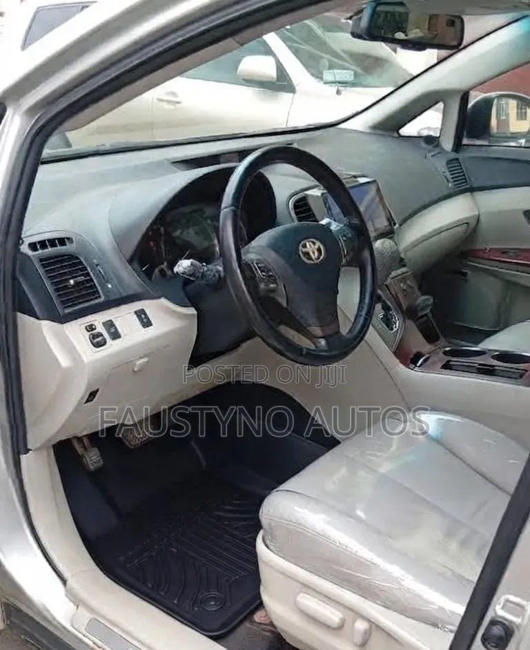 Toyota Venza XLE 2012 Silver
