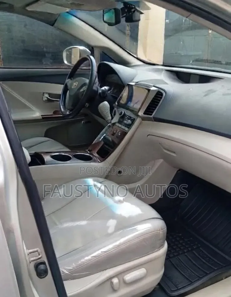 Toyota Venza XLE 2012 Silver