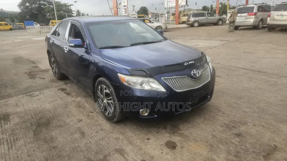 Toyota Camry LE 4dr Sedan (2.5L 4cyl 6A) 2011 Blue