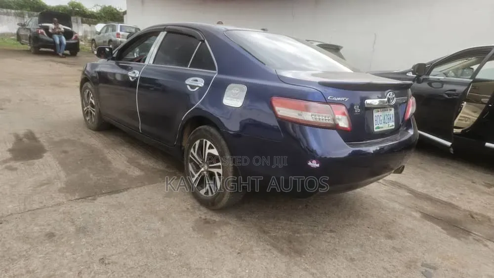 Toyota Camry LE 4dr Sedan (2.5L 4cyl 6A) 2011 Blue