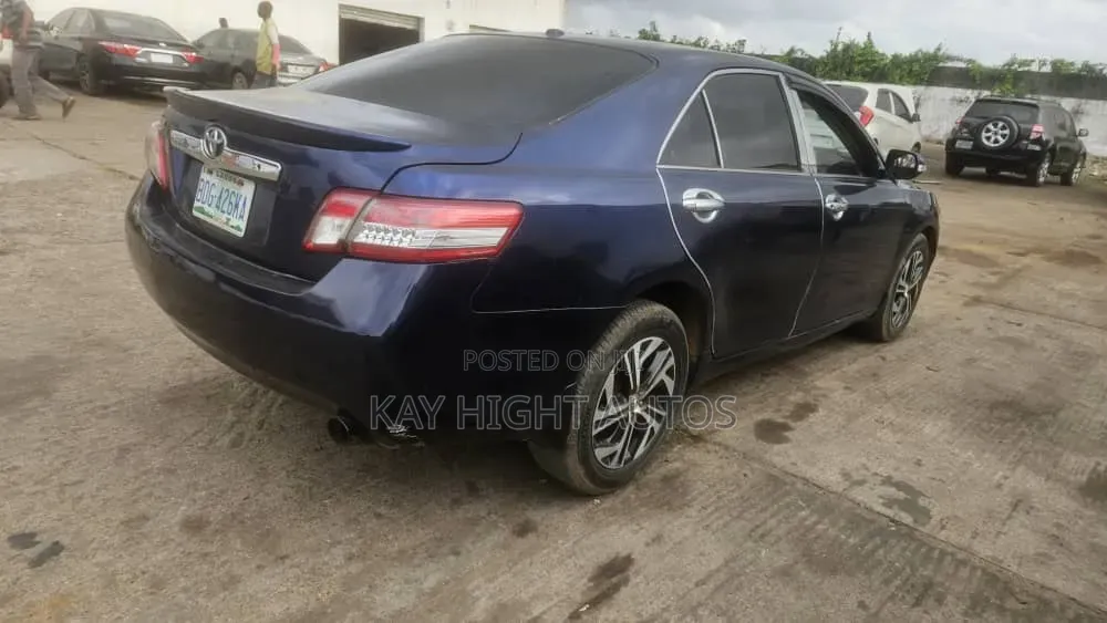 Toyota Camry LE 4dr Sedan (2.5L 4cyl 6A) 2011 Blue