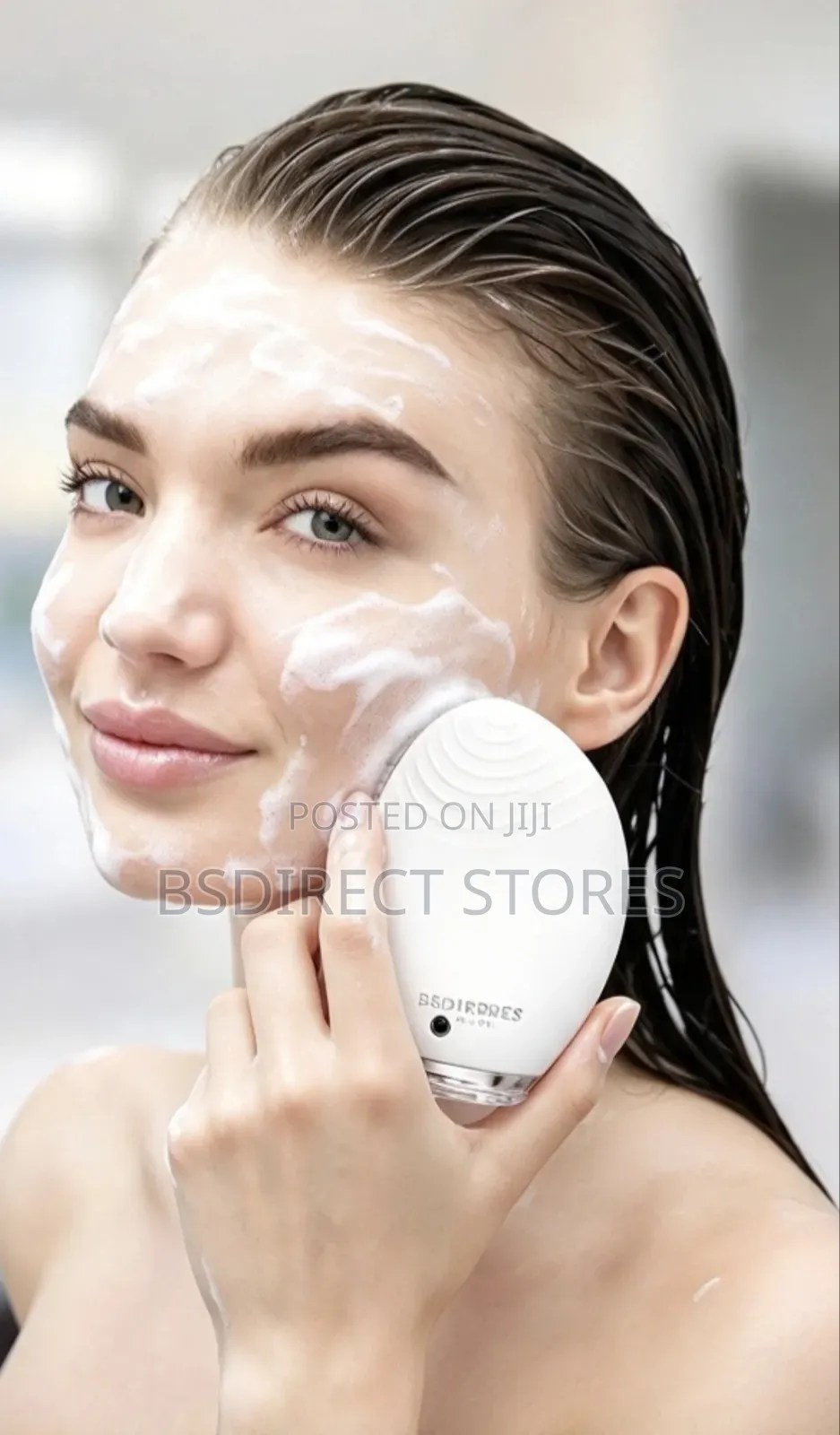 Foreo Luna Sensitive Skin Facial Cleanser Scrubbing Brush and Massager