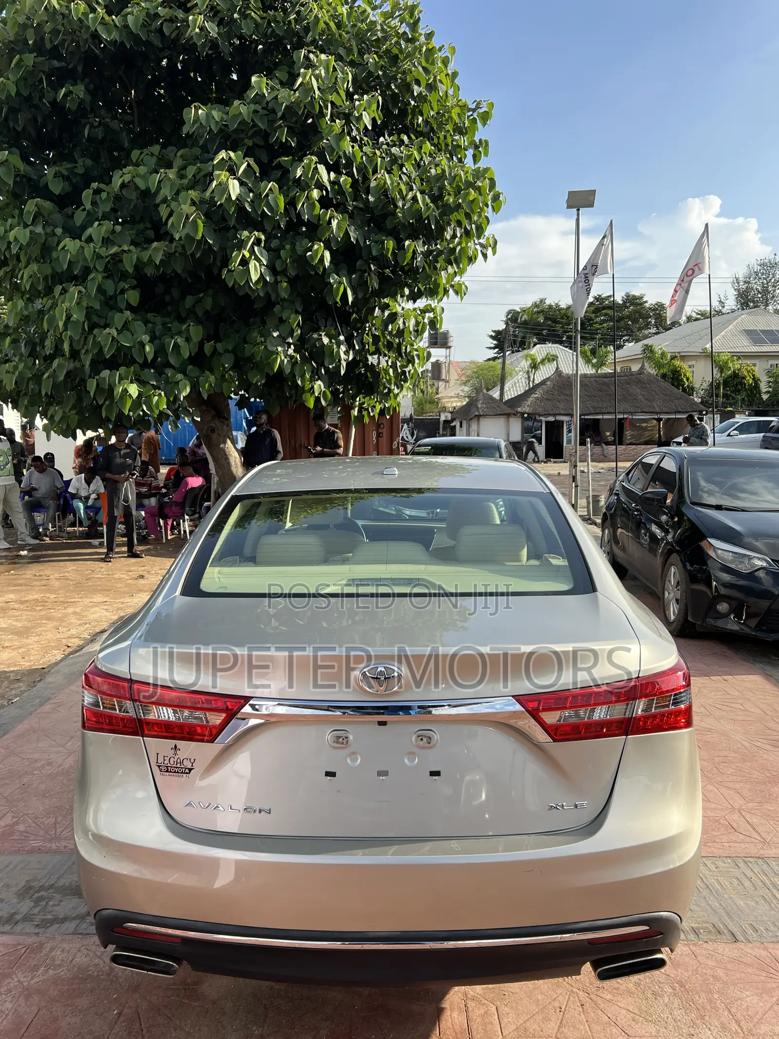 Toyota Avalon XLE Plus Sedan FWD (3.5L 6cyl 6A) 2017 Gold