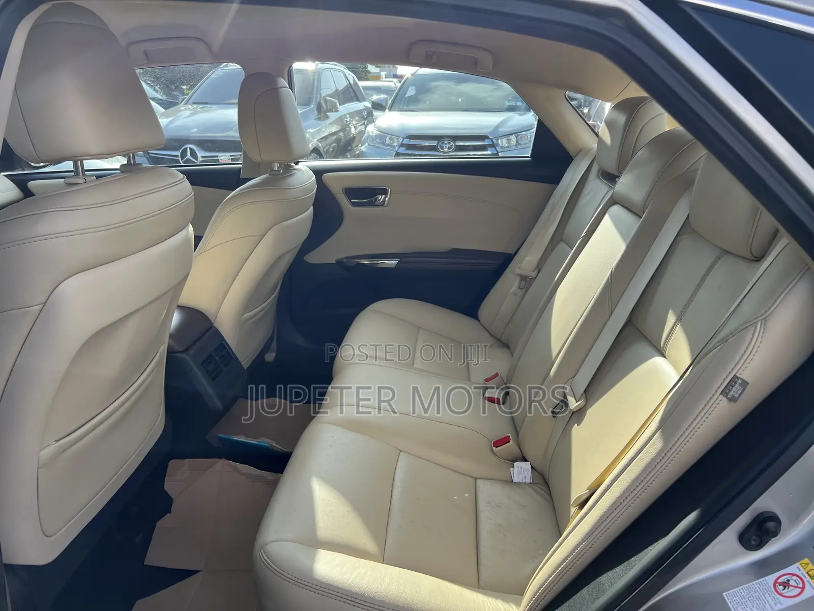 Toyota Avalon XLE Plus Sedan FWD (3.5L 6cyl 6A) 2017 Gold