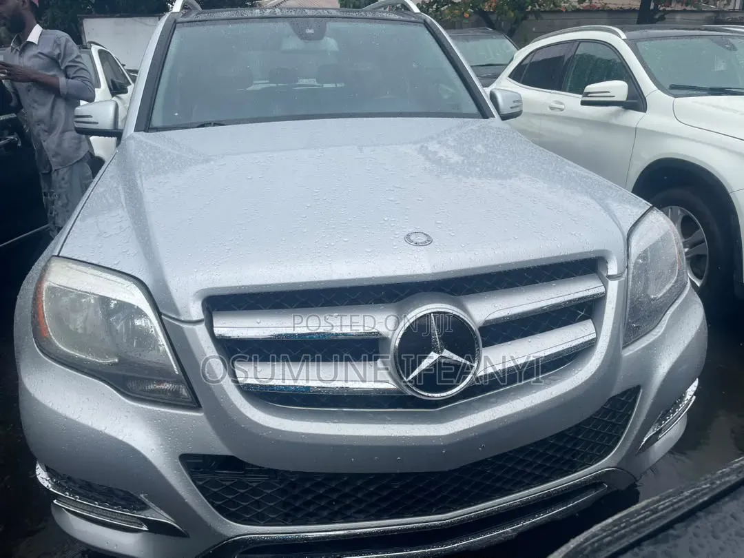 Mercedes-Benz GLK-Class Base GLK 350 4dr AWD 4MATIC (3.5L 6cyl 7A) 2015