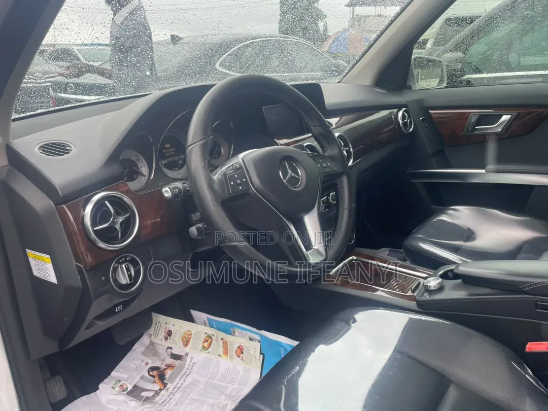 Mercedes-Benz GLK-Class Base GLK 350 4dr AWD 4MATIC (3.5L 6cyl 7A) 2015