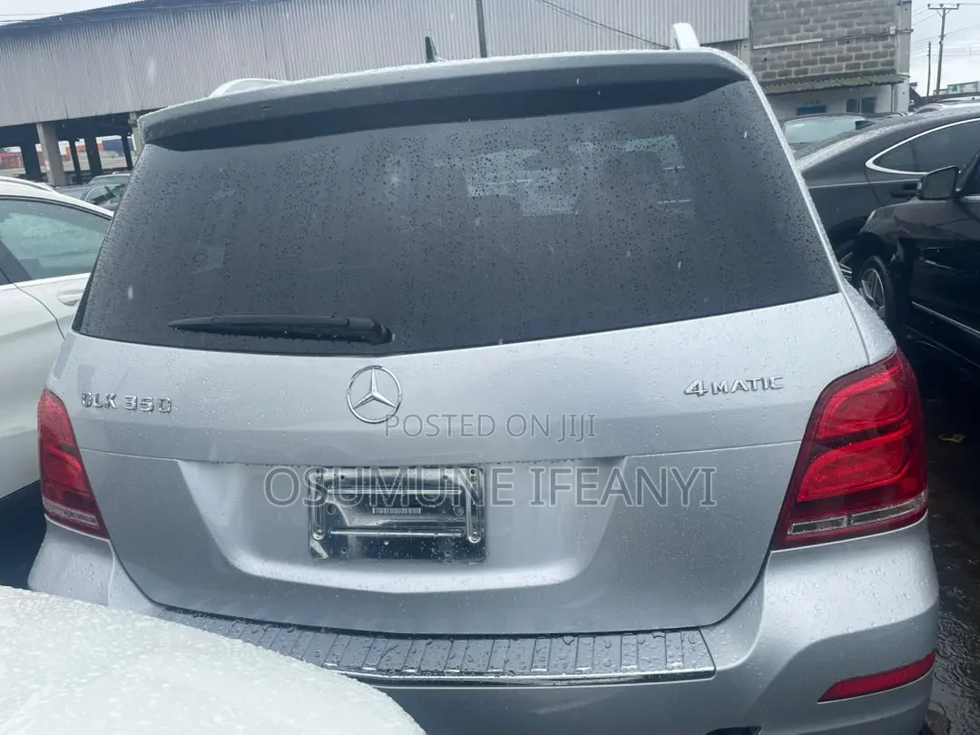 Mercedes-Benz GLK-Class Base GLK 350 4dr AWD 4MATIC (3.5L 6cyl 7A) 2015