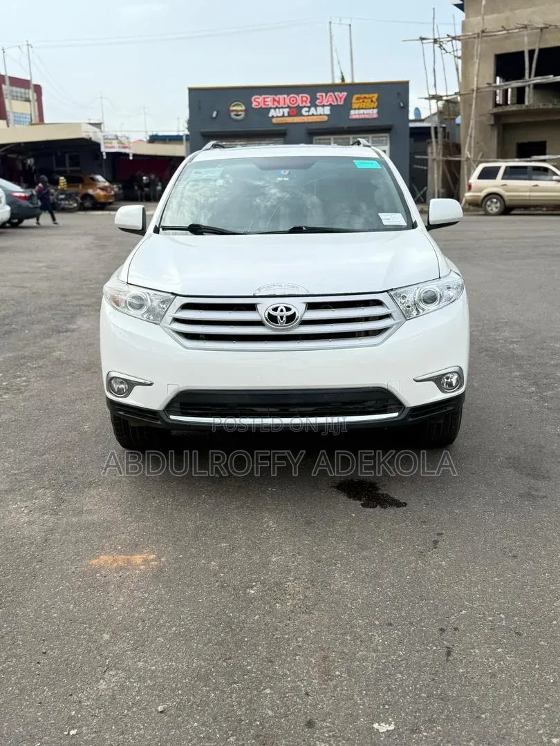Toyota Highlander SE 2012 White