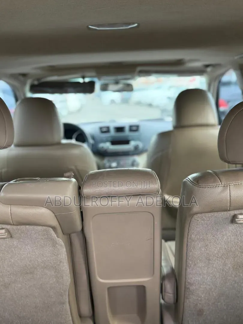 Toyota Highlander SE 2012 White