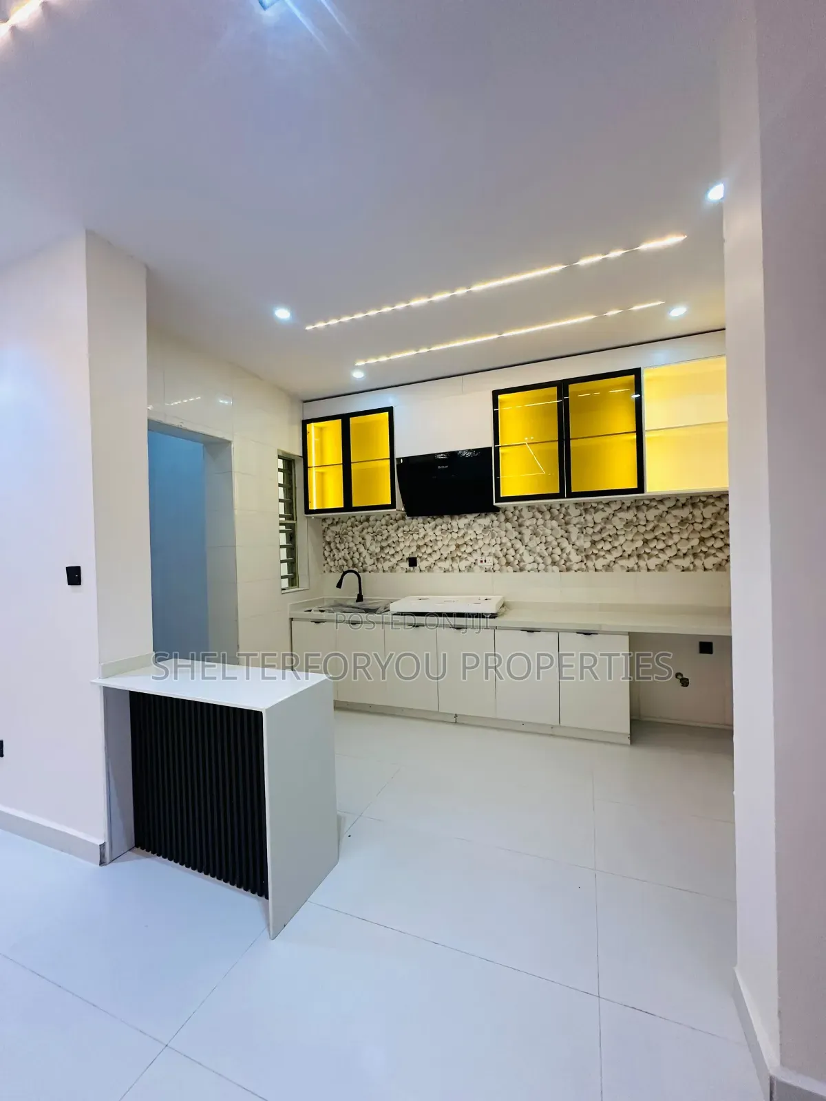 2bdrm Apartment in Lekki Expressway for sale