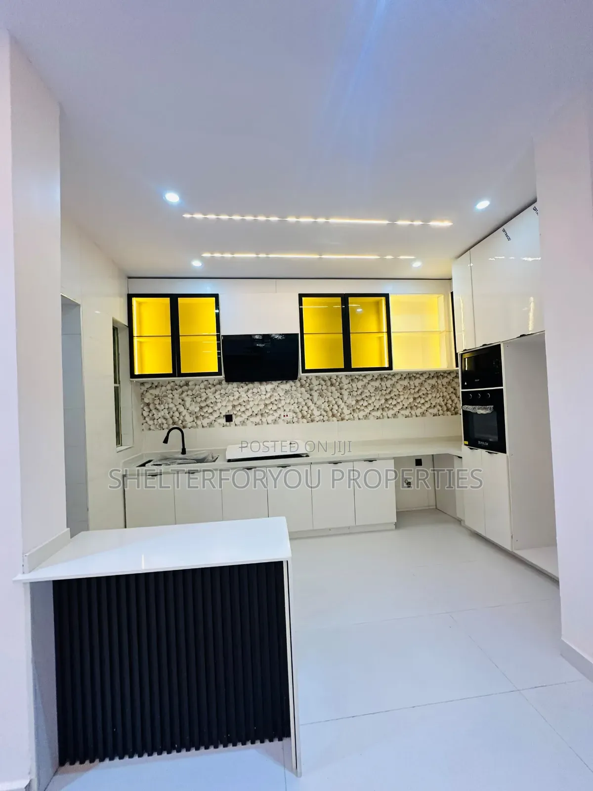 2bdrm Apartment in Lekki Expressway for sale