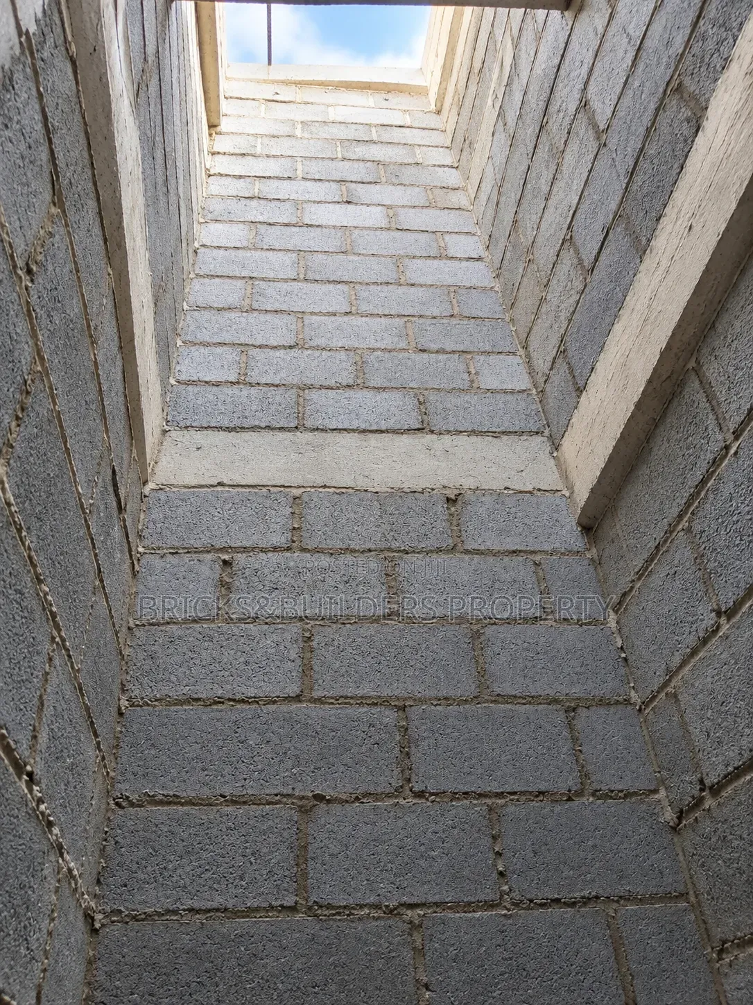 5bdrm Duplex in Kado for Sale