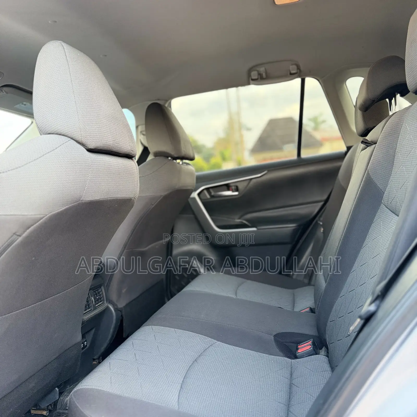 Toyota RAV4 XLE FWD 2019 Silver
