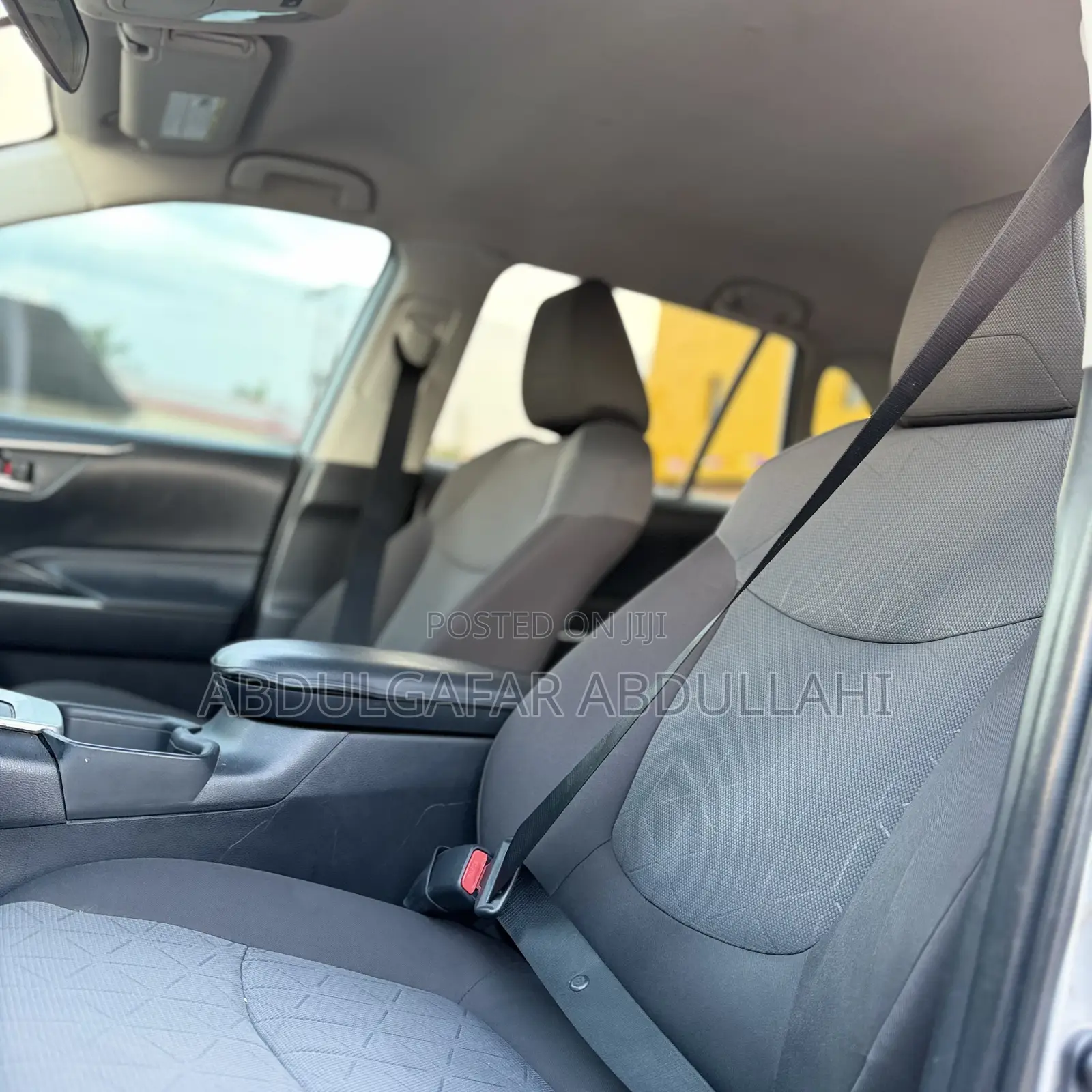 Toyota RAV4 XLE FWD 2019 Silver