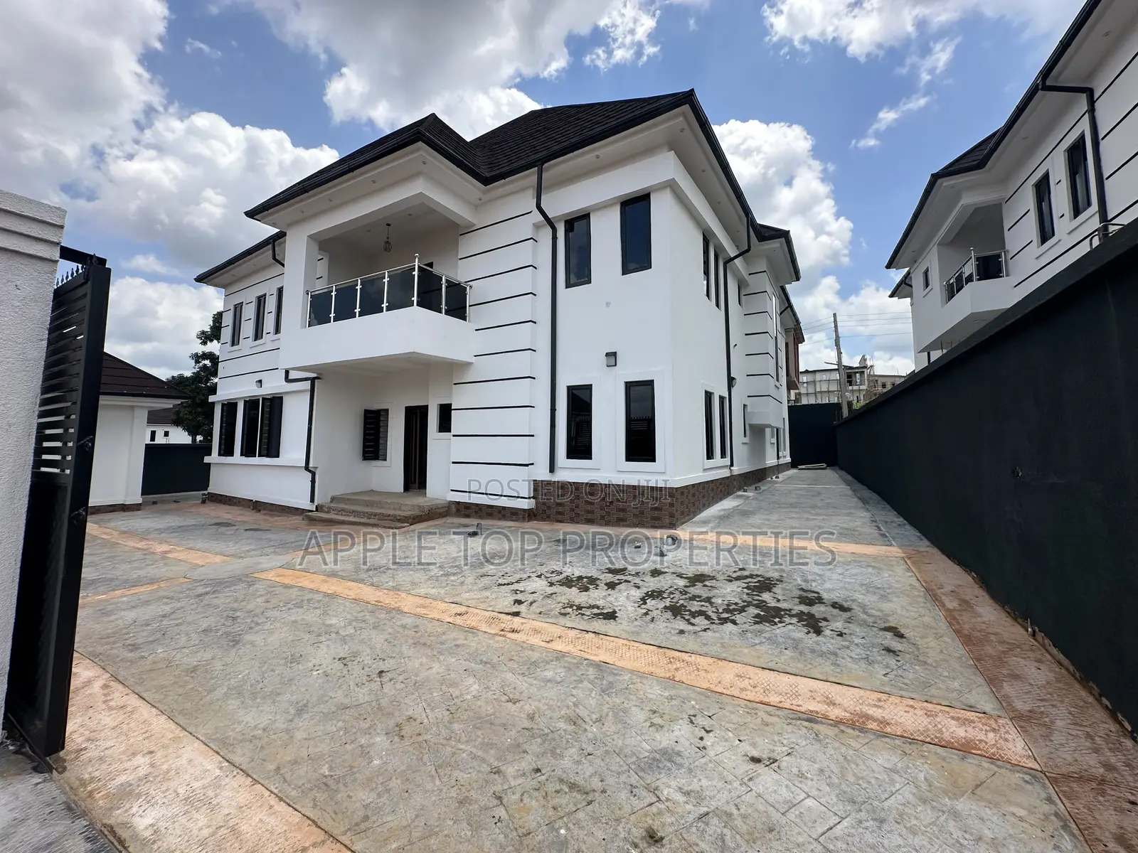 6bdrm Duplex in Heliu Estate, Enugu for sale