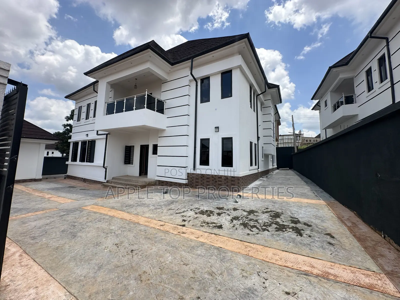 6bdrm Duplex in Heliu Estate, Enugu for sale