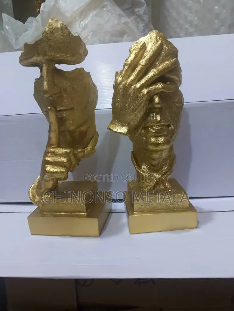 Smoking Thinker Decor Piece