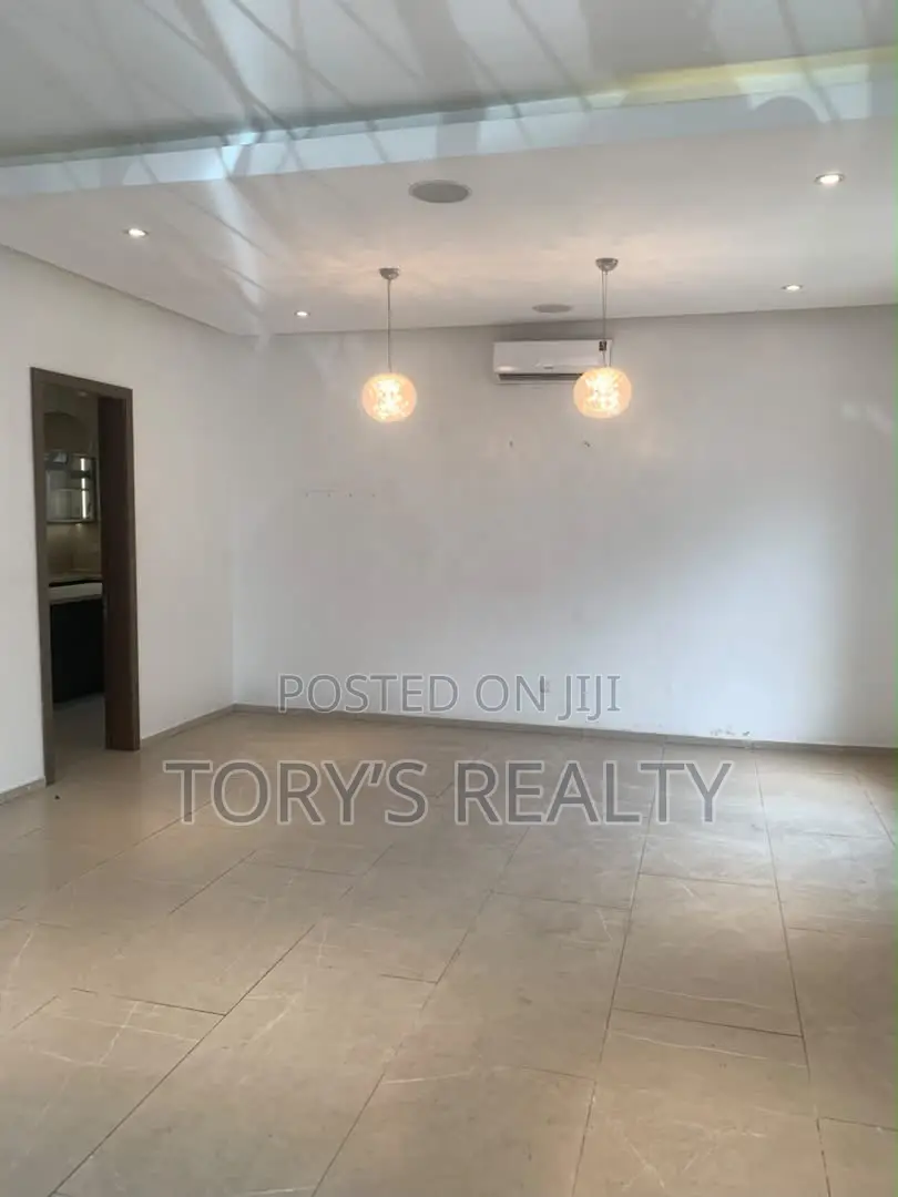 4bdrm Duplex in Banana Island for rent