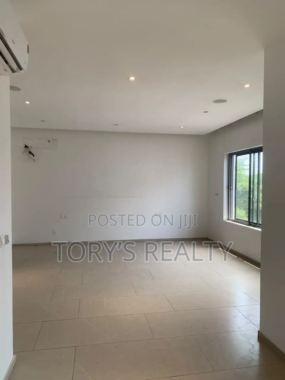 4bdrm Duplex in Banana Island for rent