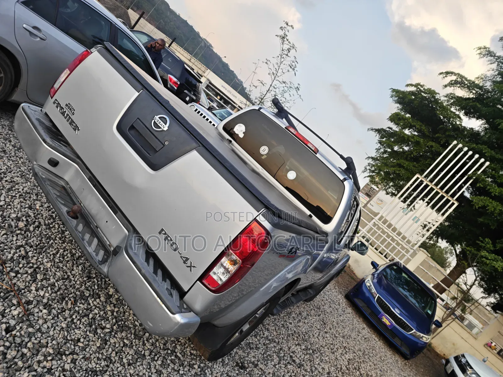 Nissan Frontier PRO-4X 4dr Crew Cab 4WD 5.0 ft. SB (4.0L 6cyl 6M) 2014