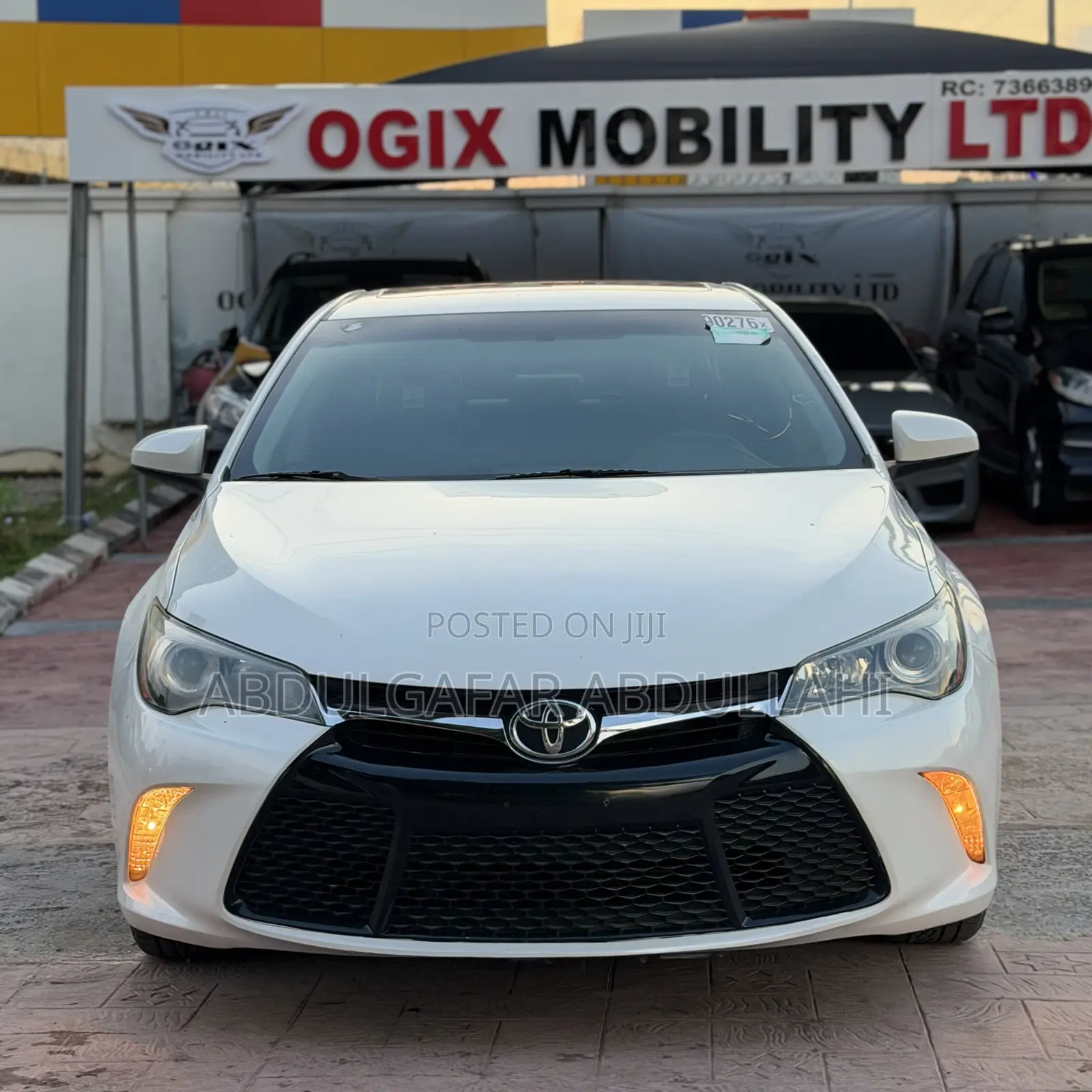 Toyota Camry SE w/Special Edition Pkg (2.5L 4cyl 6A) 2016 White
