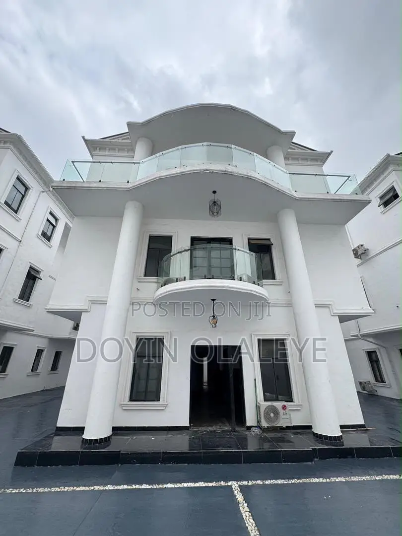 4bdrm Duplex in Banana Island for sale