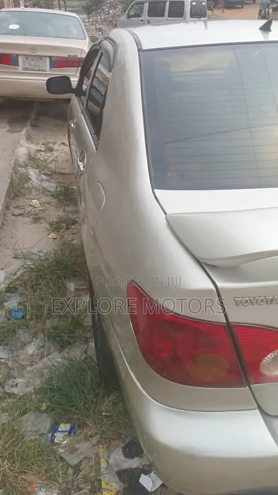 Toyota Corolla 2004 Gold