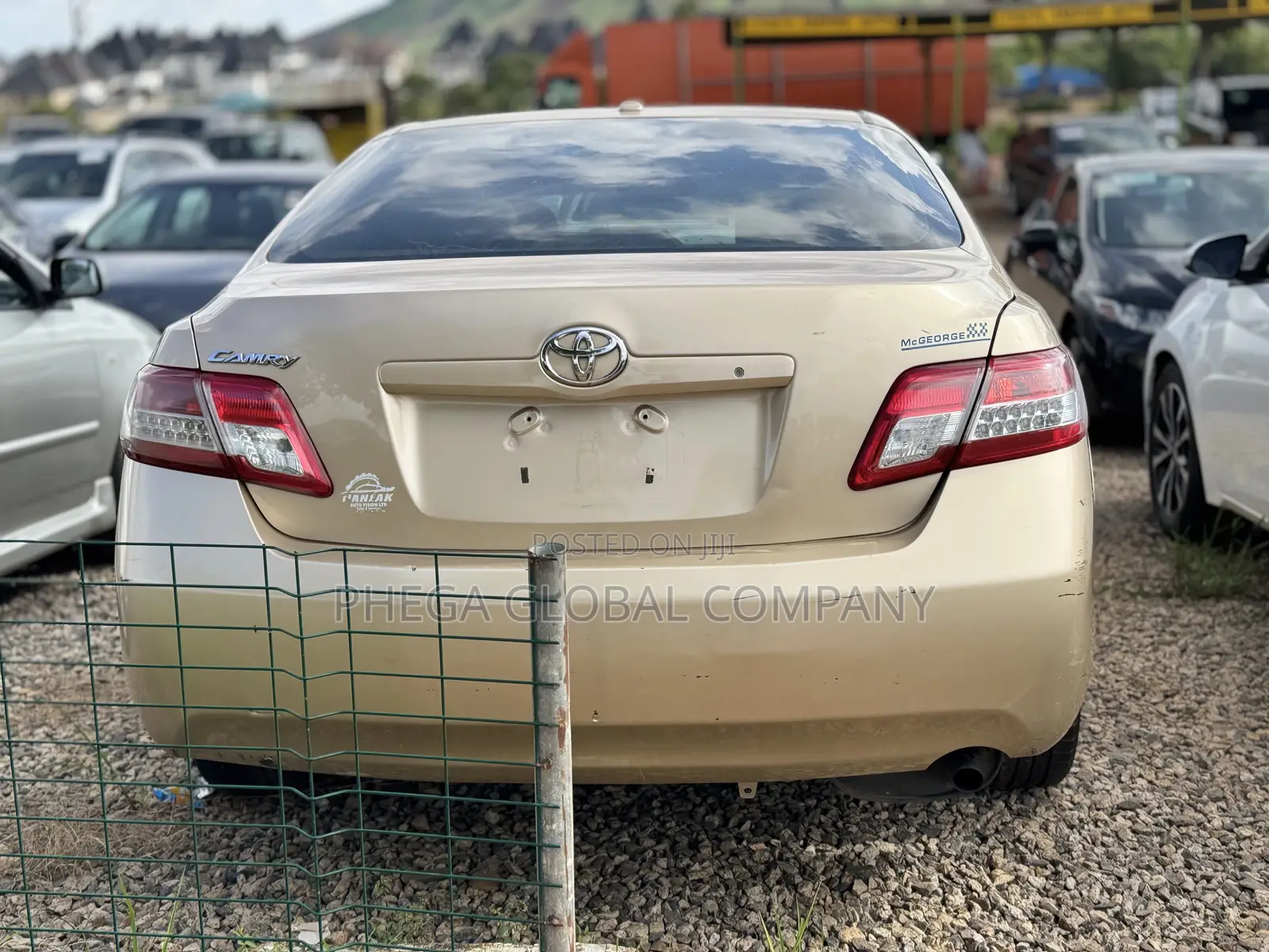 Toyota Camry LE 4dr Sedan (2.5L 4cyl 6AM) 2010 Gold