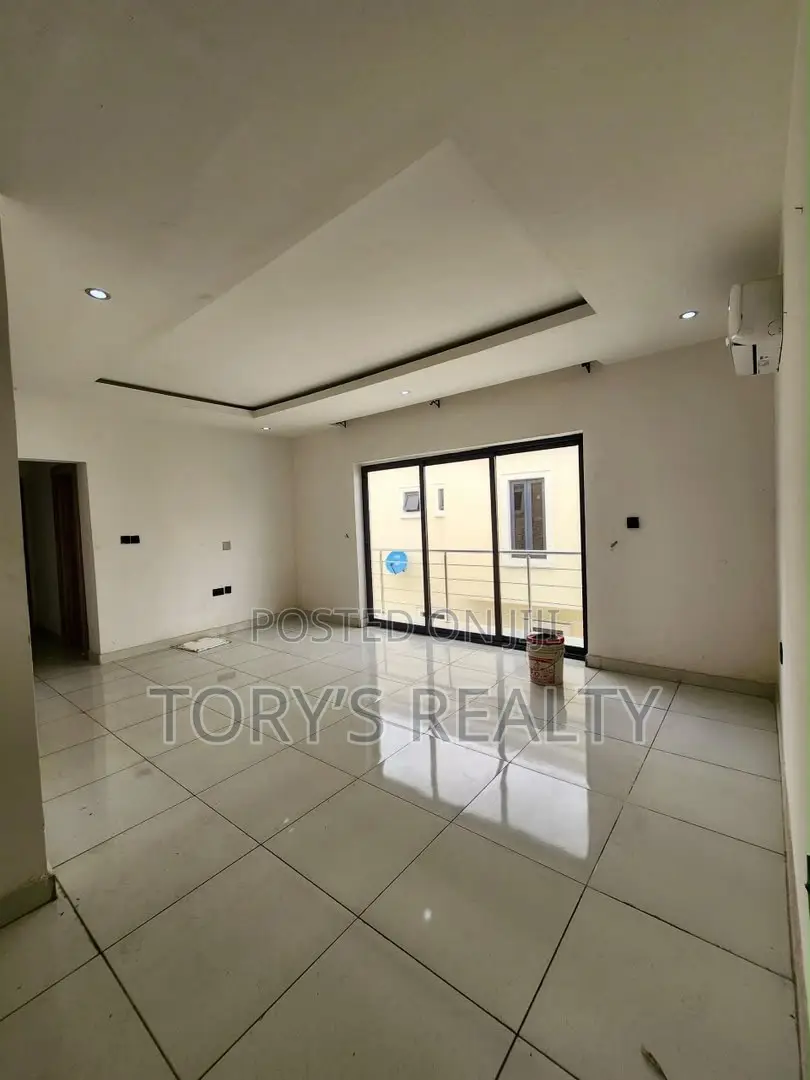5bdrm Duplex in Chevron for rent