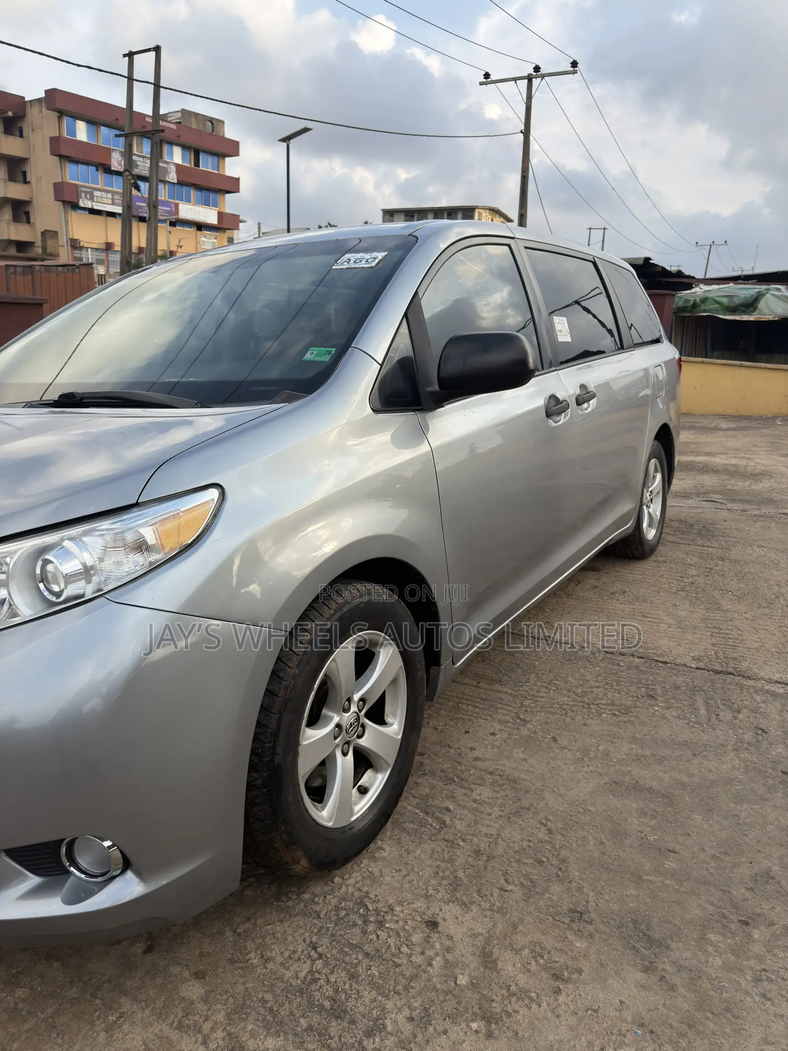 Toyota Sienna LE 7-Passenger 4dr Minivan AWD (3.5L 6cyl 6A) 2015 Silver