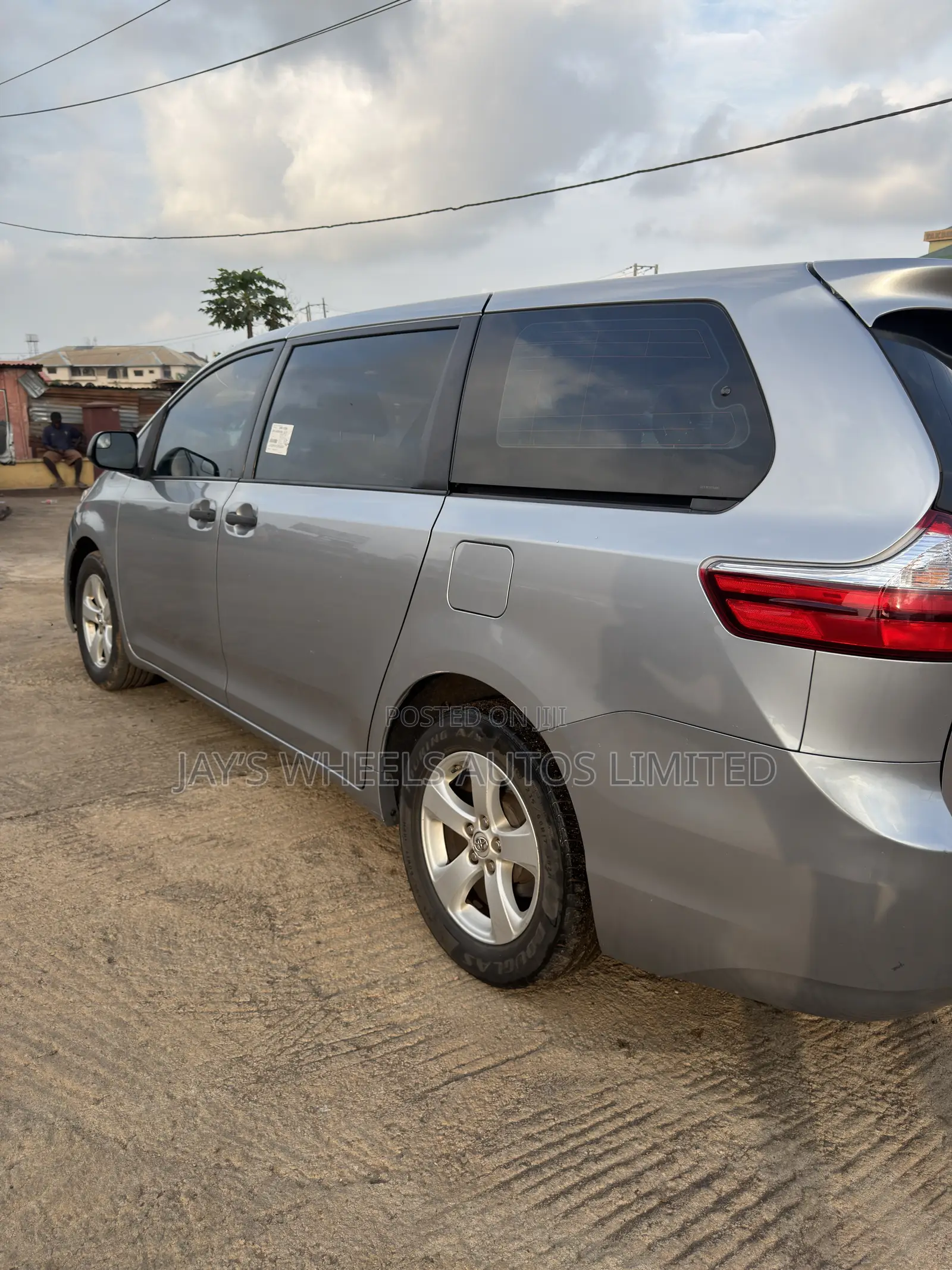 Toyota Sienna LE 7-Passenger 4dr Minivan AWD (3.5L 6cyl 6A) 2015 Silver