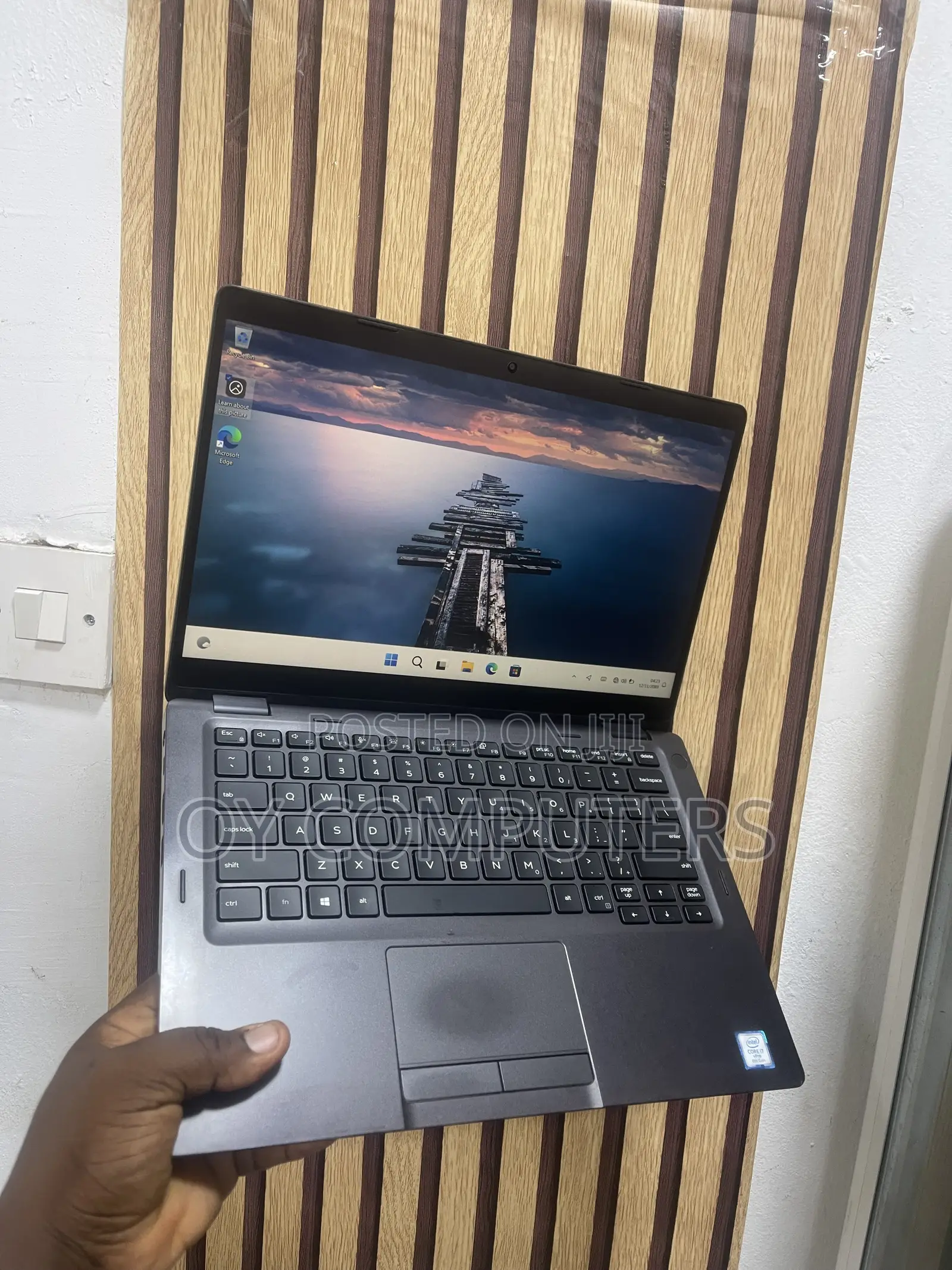 Laptop Dell Latitude 5300 2-in-1 8GB Intel Core i7 SSD 256GB