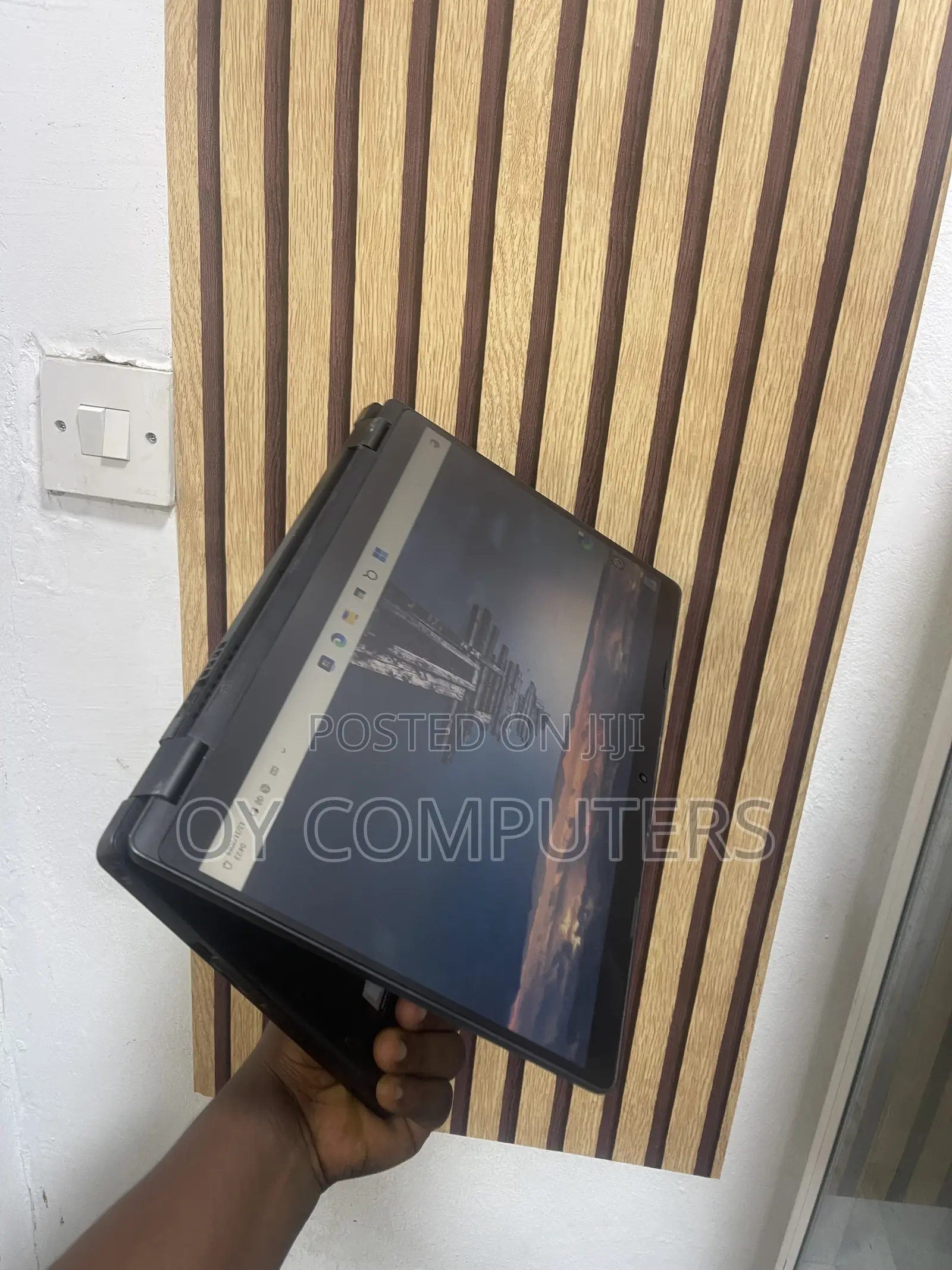Laptop Dell Latitude 5300 2-in-1 8GB Intel Core i7 SSD 256GB