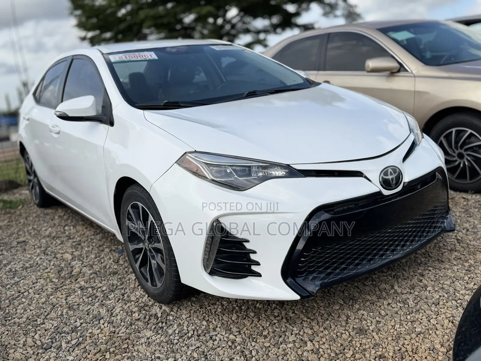Toyota Corolla SE (1.8L 4cyl 2A) 2018 White