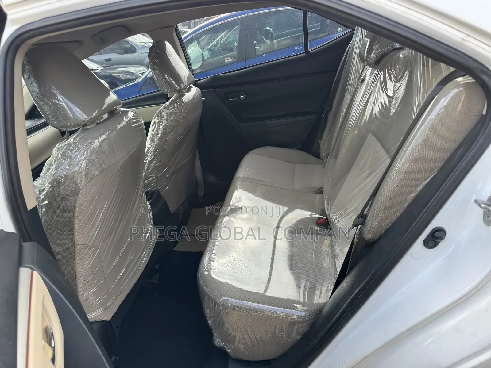 Toyota Corolla SE (1.8L 4cyl 2A) 2018 White
