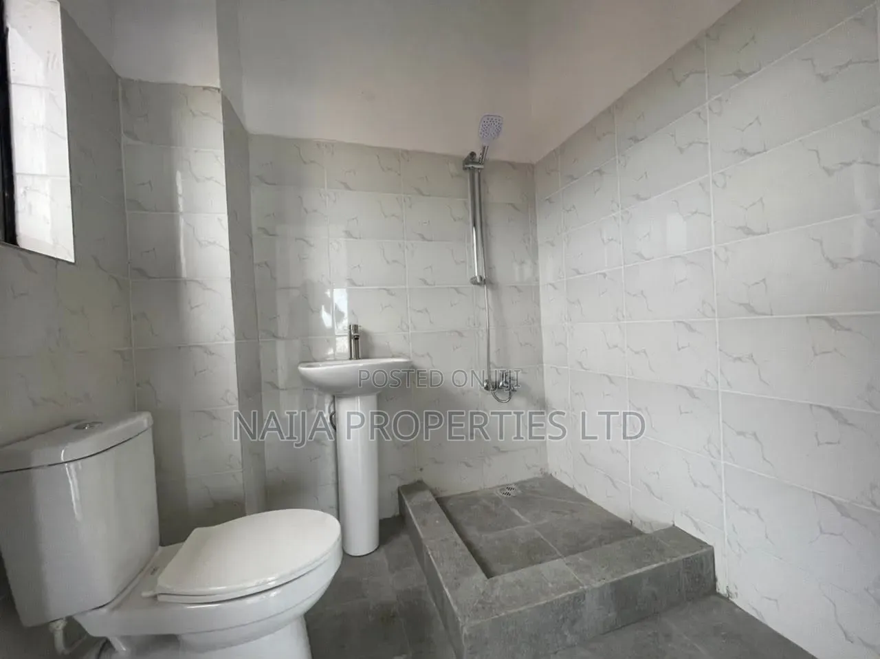 3bdrm Apartment in Lekki Phase 1 for rent