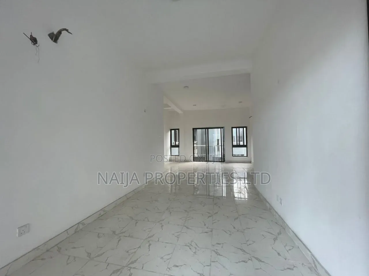 3bdrm Apartment in Lekki Phase 1 for rent