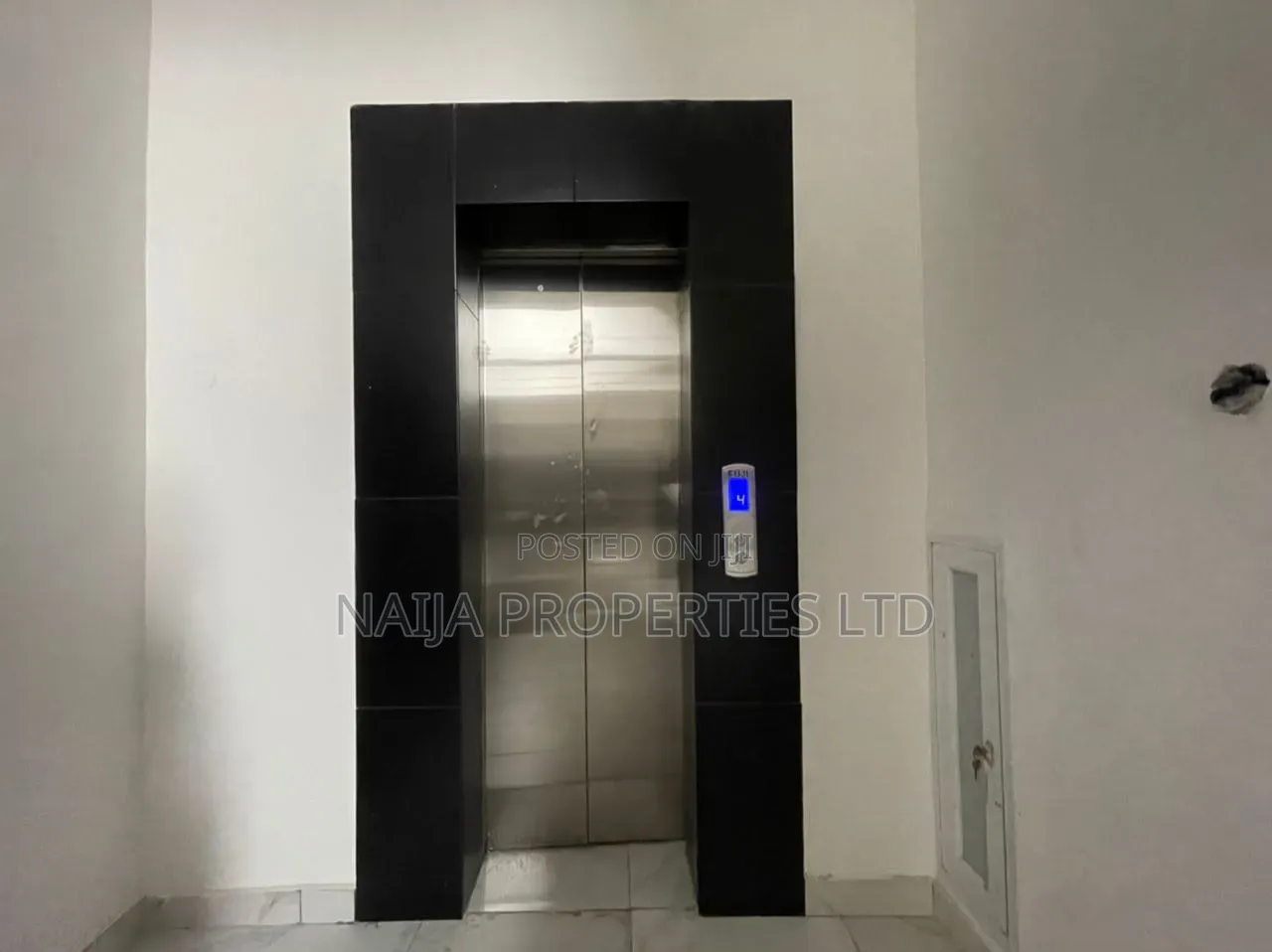 3bdrm Apartment in Lekki Phase 1 for rent