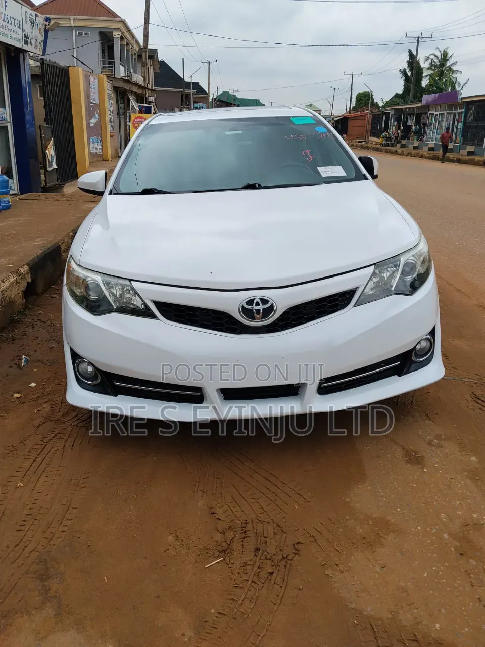 Toyota Camry SE 4dr Sedan (2.5L 4cyl 6A) 2013 White