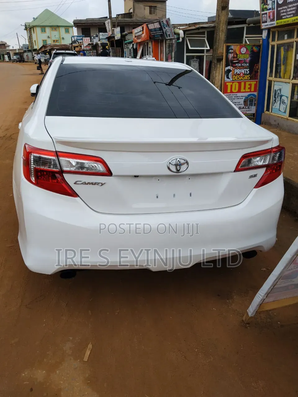 Toyota Camry SE 4dr Sedan (2.5L 4cyl 6A) 2013 White