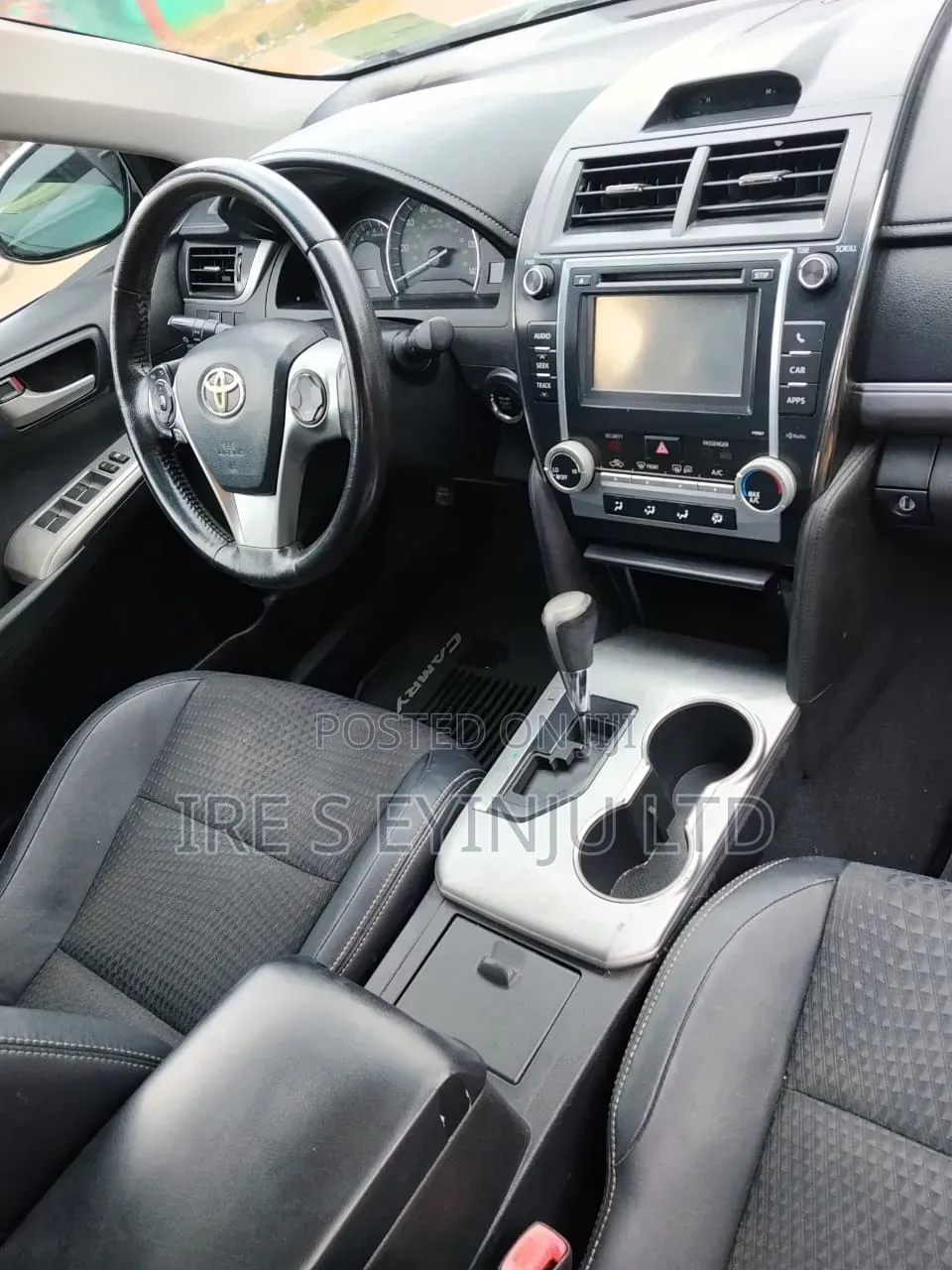 Toyota Camry SE 4dr Sedan (2.5L 4cyl 6A) 2013 White