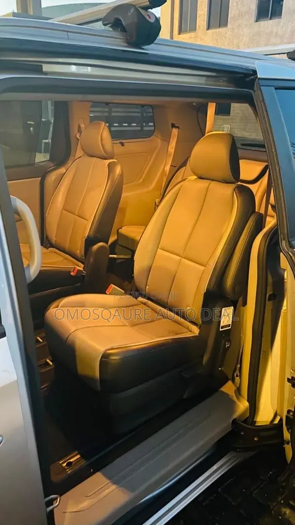 Kia Sedona EX 2018 Silver
