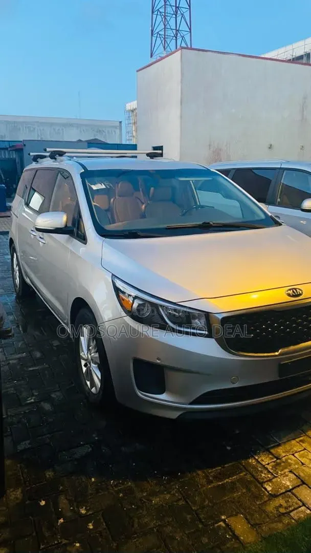 Kia Sedona EX 2018 Silver