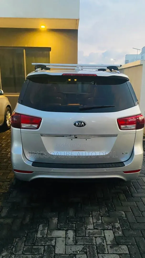 Kia Sedona EX 2018 Silver
