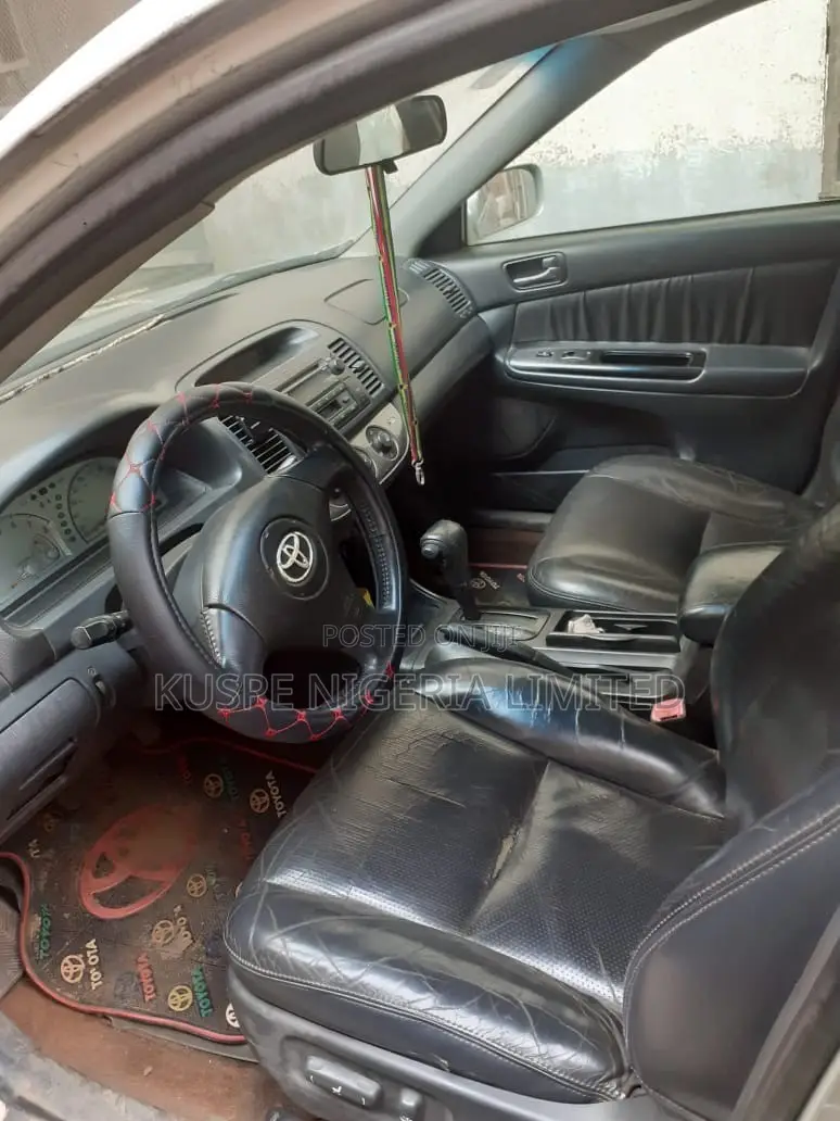 Toyota Camry SE V6 4dr Sedan (3.3L 6cyl 5A) 2004 Silver