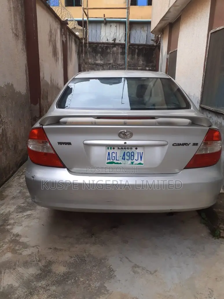 Toyota Camry SE V6 4dr Sedan (3.3L 6cyl 5A) 2004 Silver