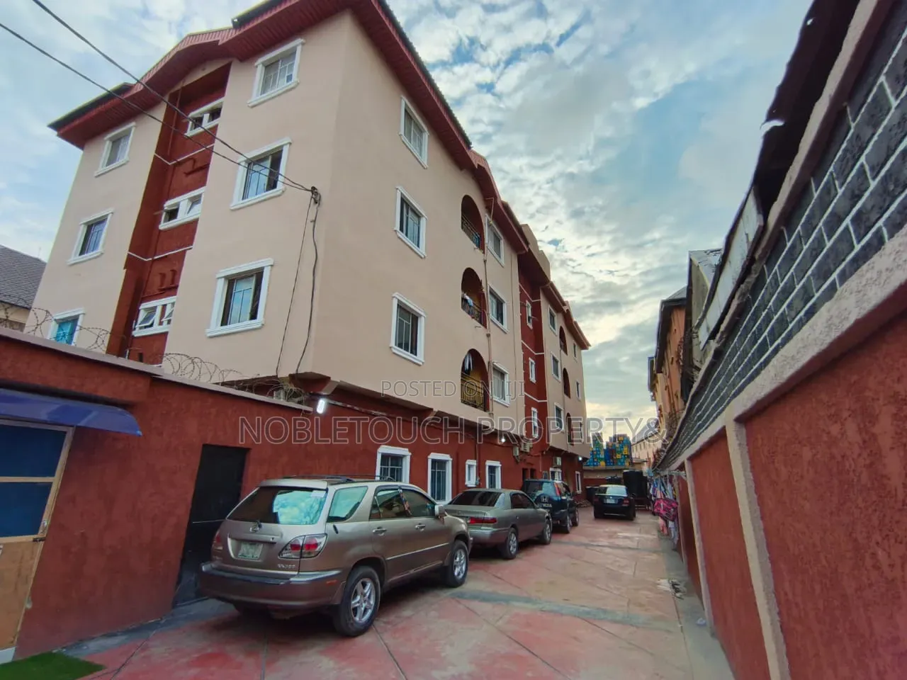 10bdrm Block of Flats in Satellite Town Lagos for sale