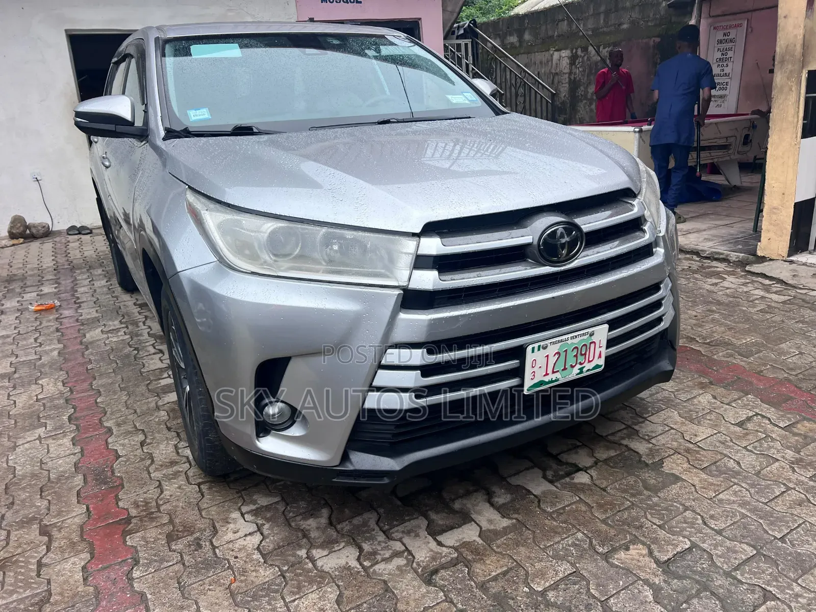 Toyota Highlander LE 4x4 V6 (3.5L 6cyl 8A) 2018 Silver