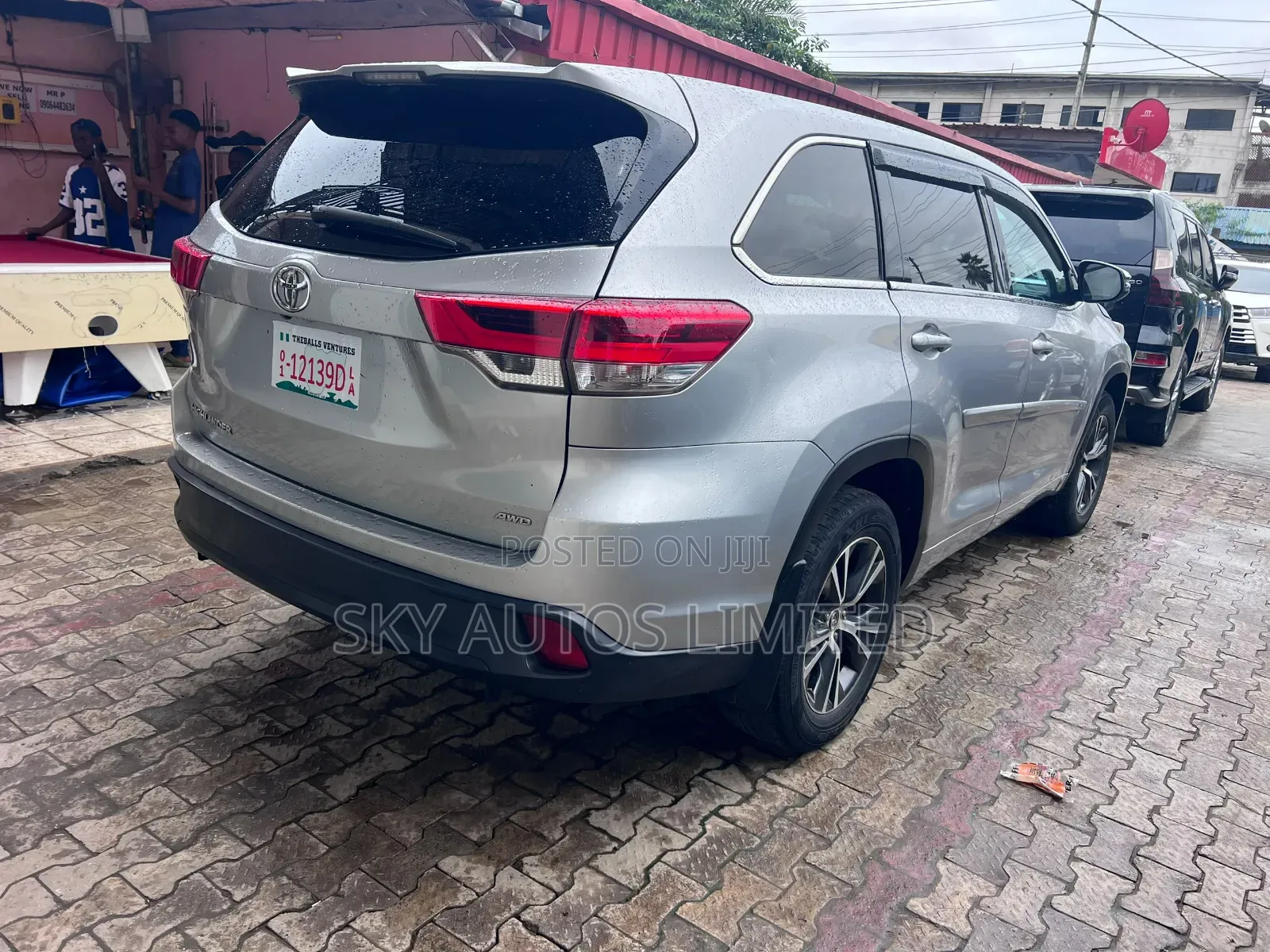 Toyota Highlander LE 4x4 V6 (3.5L 6cyl 8A) 2018 Silver