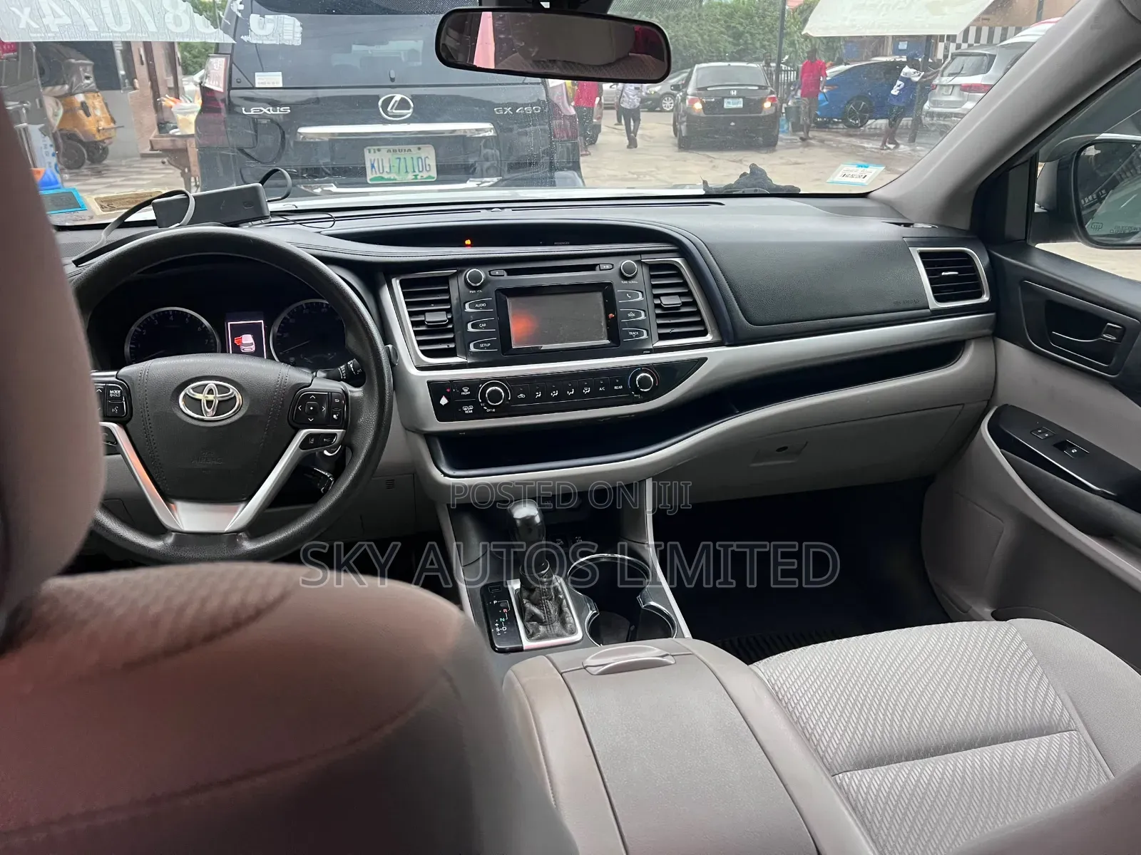 Toyota Highlander LE 4x4 V6 (3.5L 6cyl 8A) 2018 Silver